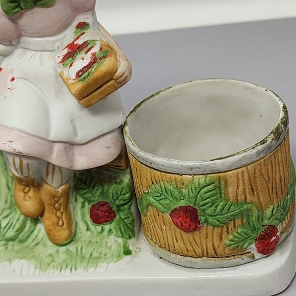Vintage Strawberry Patches Porcelain Figurine‎ Collectible Desk Ornament - Picture 8 of 11